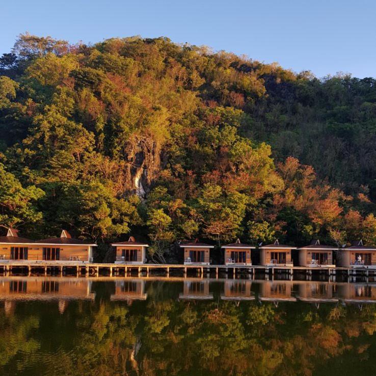 Tugawe Cove Resort Colongcocon Extérieur photo
