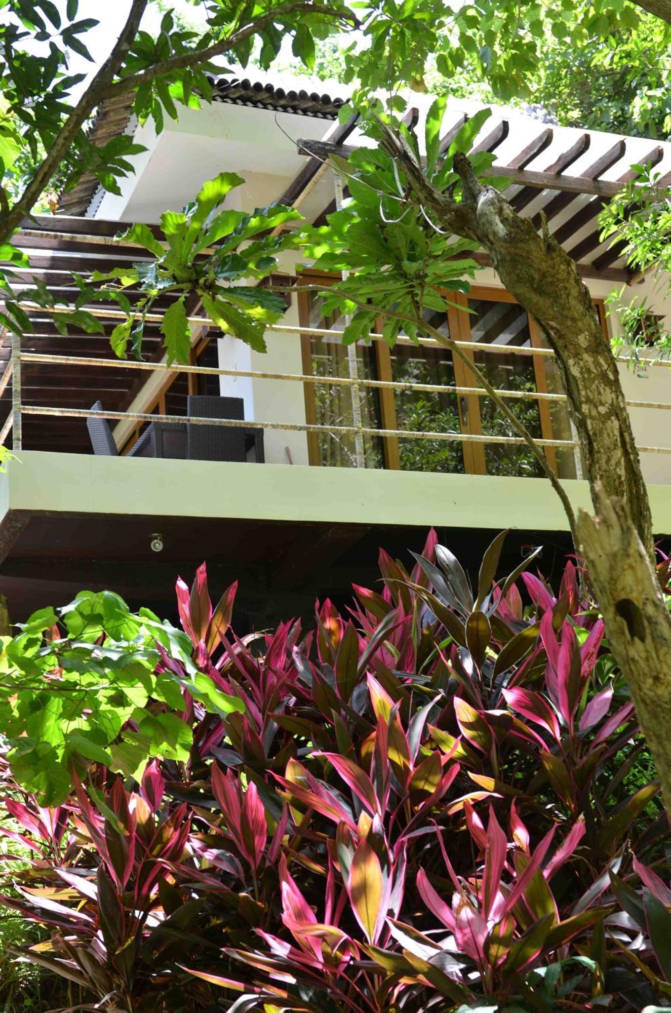 Tugawe Cove Resort Colongcocon Extérieur photo