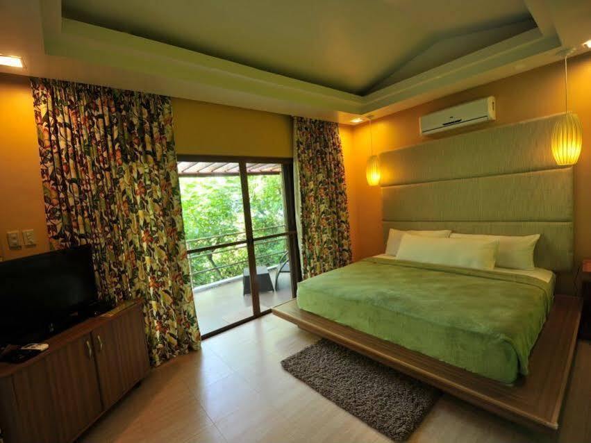 Tugawe Cove Resort Colongcocon Extérieur photo